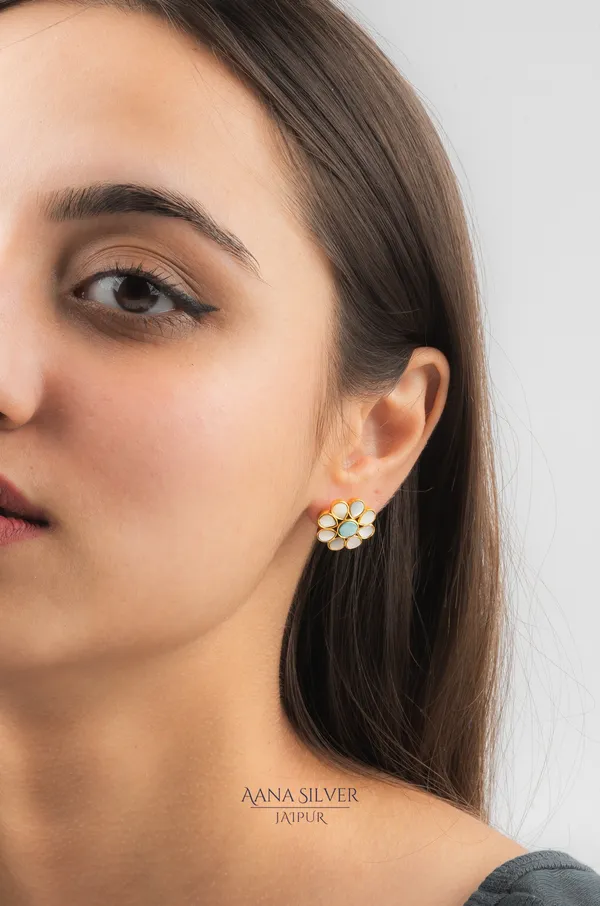 Swarna_Turquoise_Centered_Flower_Kundan_Earrings