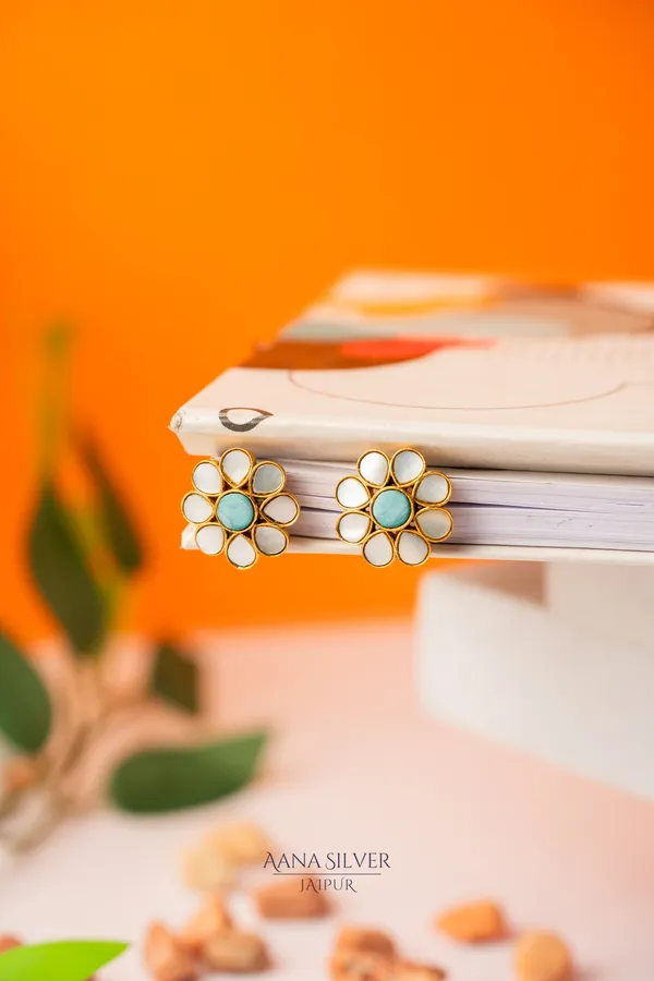 Swarna_Turquoise_Centered_Flower_Kundan_Earrings