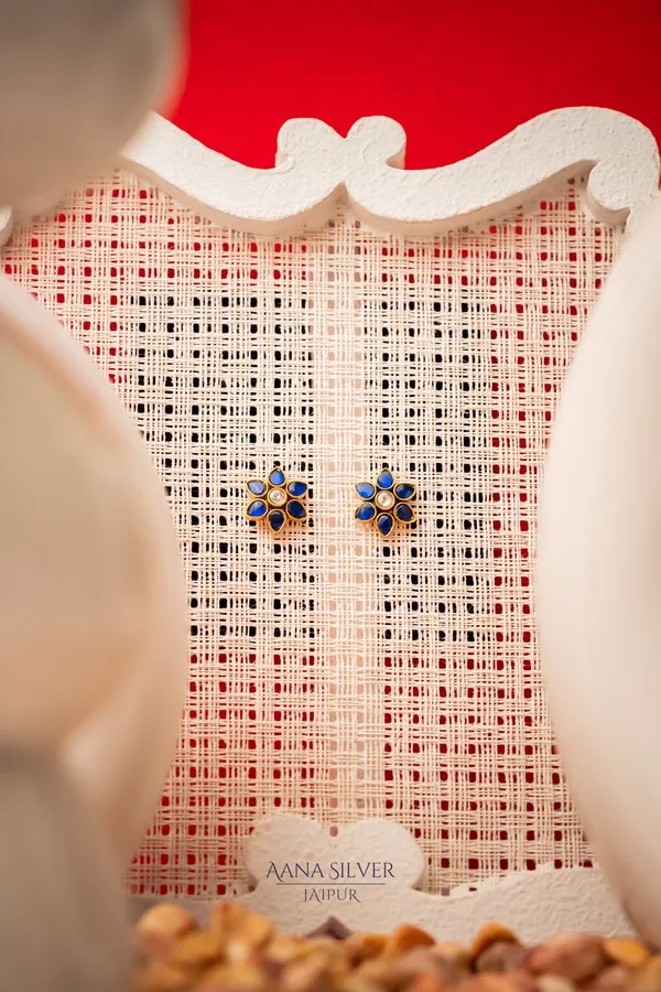 Swarna_Versatile_Flower_Kundan_Earrings