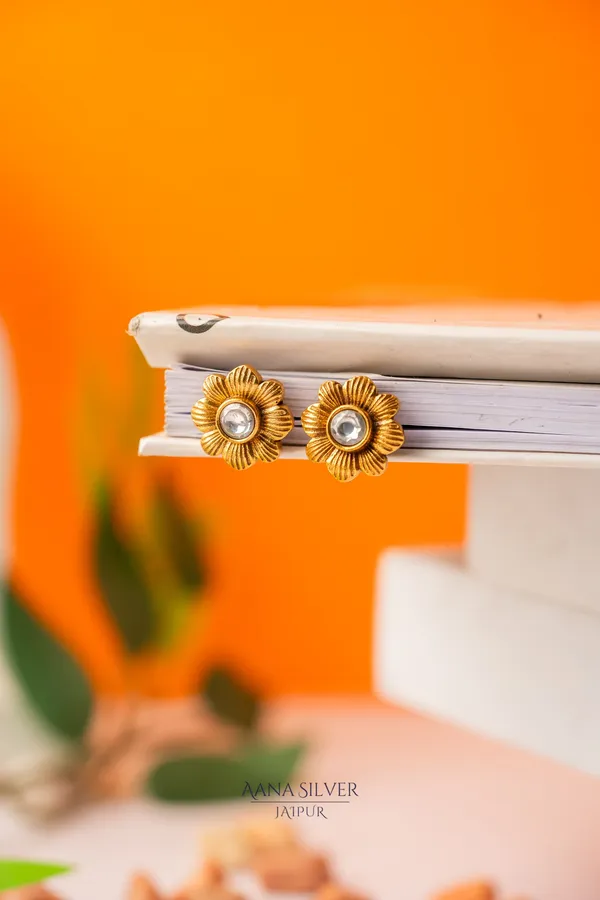 Swarna_Versatile_Quartz_Kundan_Earrings