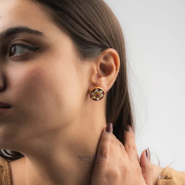 Swarna_Detailed_Ruby_Flower_Kundan_Earrings