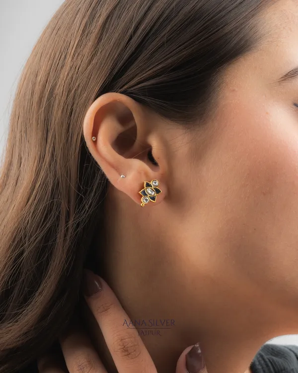 Swarna_Versatile_Detailed_Kundan_Earrings