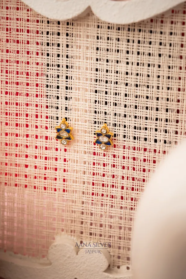 Swarna_Versatile_Detailed_Kundan_Earrings