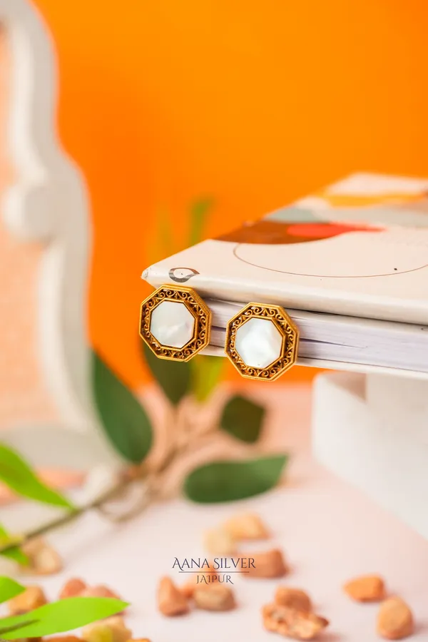 Swarna_Intricate_Hexagon_Kundan_Earrings