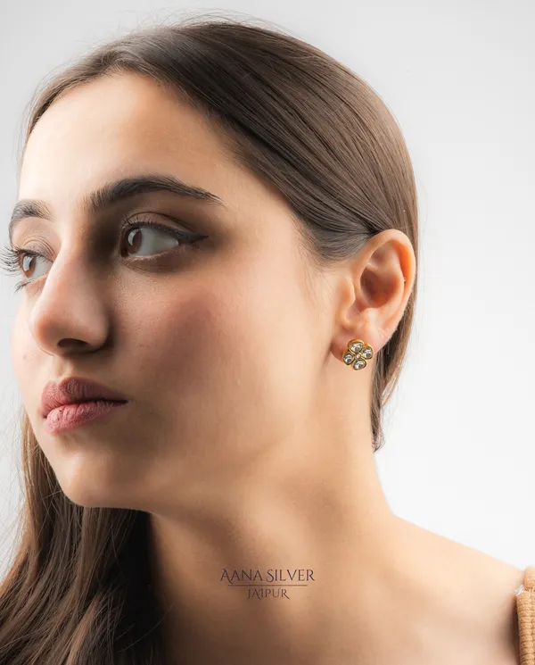 Swarna_Everyday_Flower_Kundan_Earrings