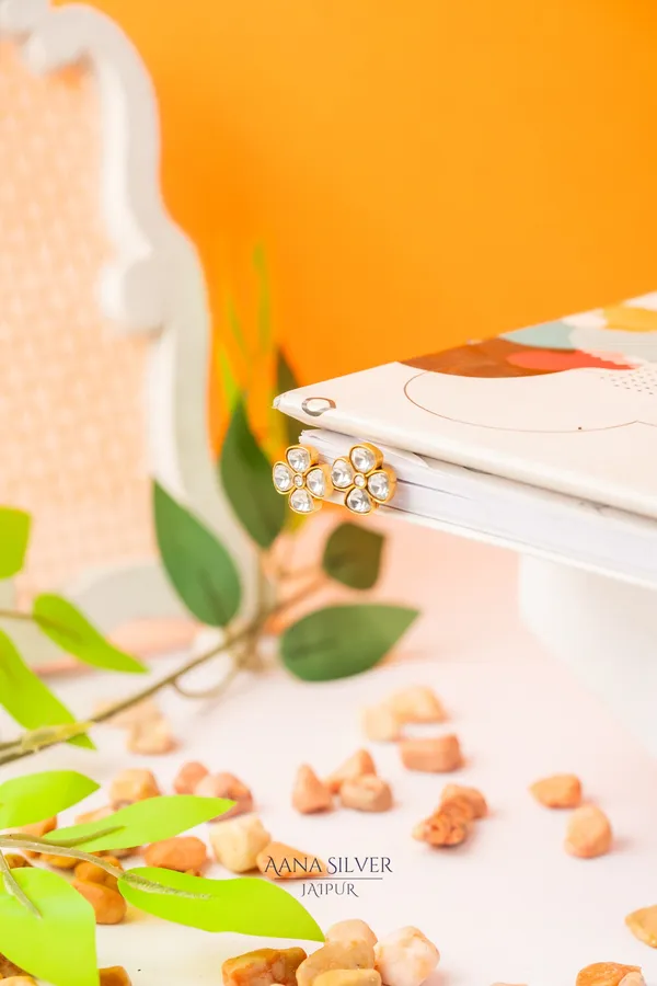 Swarna_Everyday_Flower_Kundan_Earrings