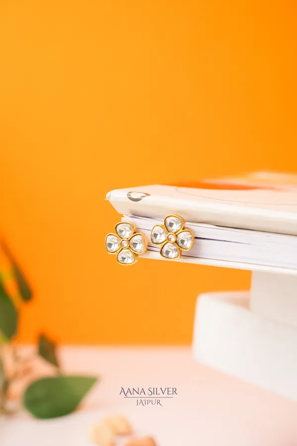 Swarna_Everyday_Flower_Kundan_Earrings