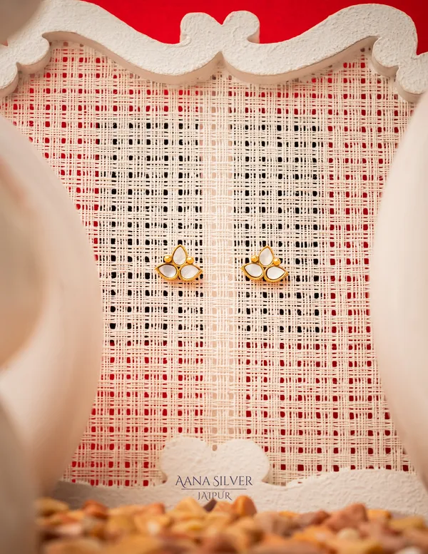 Swarna_Tri_Leaf_Kundan_Earrings