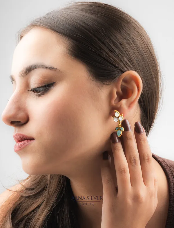 Swarna_Dropped_Leaf_Kundan_Earrings