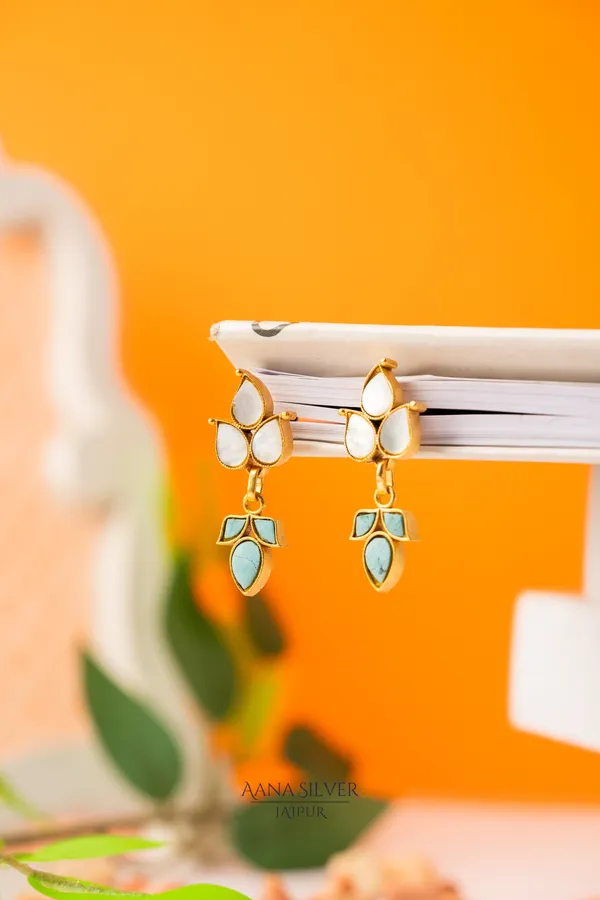 Swarna_Dropped_Leaf_Kundan_Earrings
