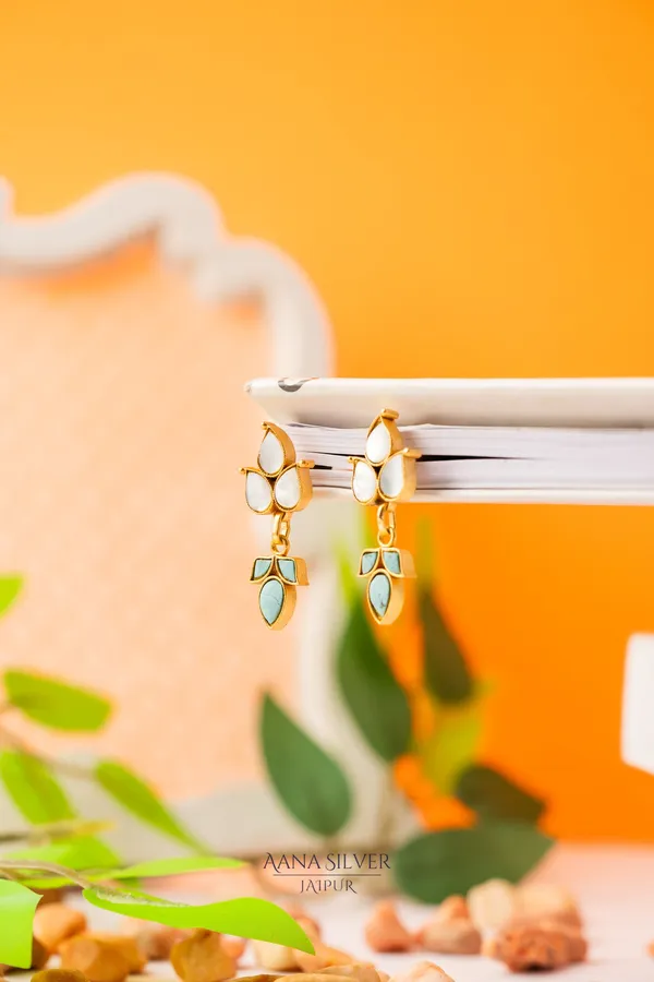 Swarna_Dropped_Leaf_Kundan_Earrings
