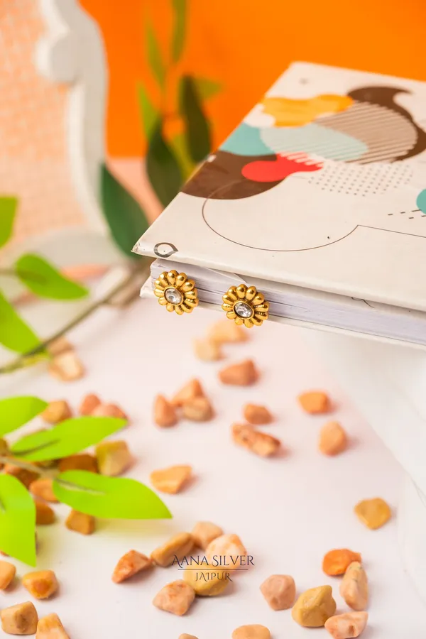 Swarna_Quartz_Centric_Kundan_Earrings