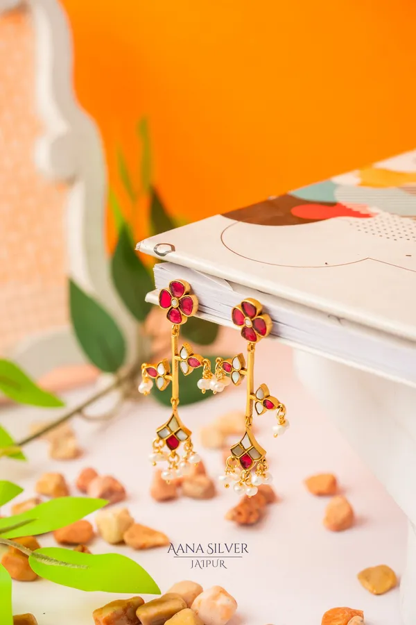 Swarna_Intricate_Leaves_Kundan_Earrings