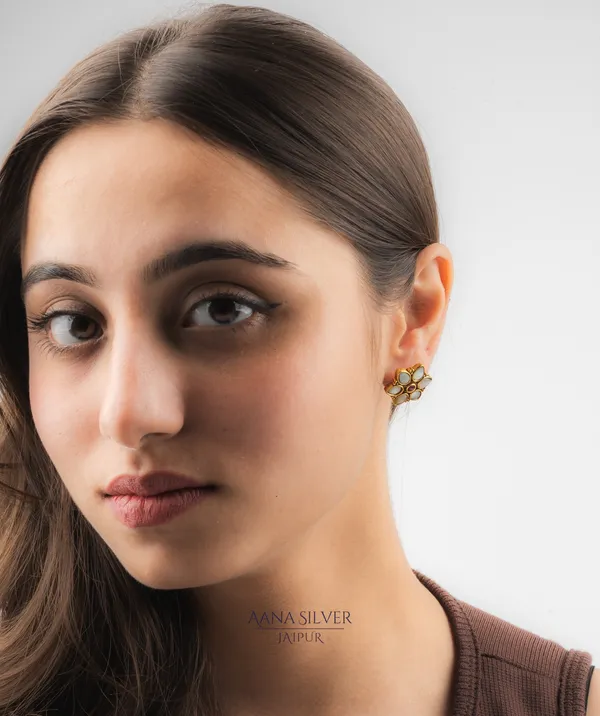 Swarna_Minimalistic_Flower_Kundan_Earrings