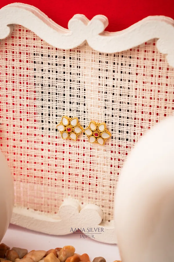 Swarna_Minimalistic_Flower_Kundan_Earrings
