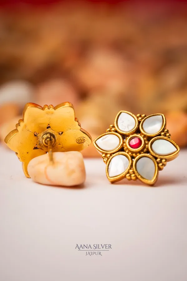 Swarna_Minimalistic_Flower_Kundan_Earrings