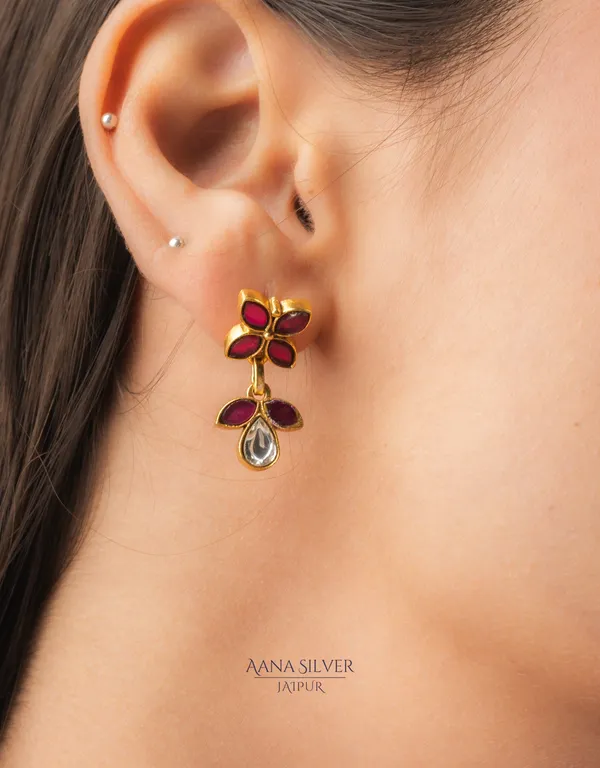 Swarna_Minimalistic_Leaf_Drop_Kundan_Earrings