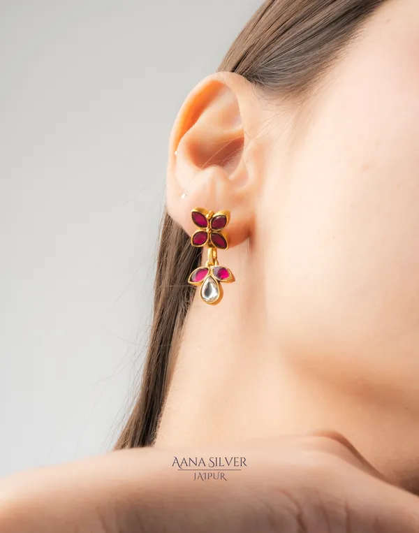 Swarna_Minimalistic_Leaf_Drop_Kundan_Earrings