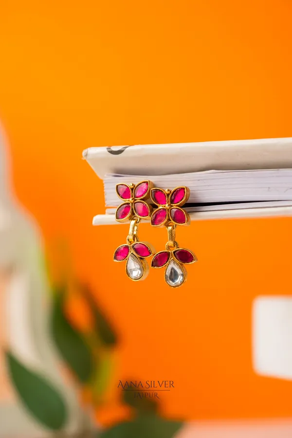 Swarna_Minimalistic_Leaf_Drop_Kundan_Earrings