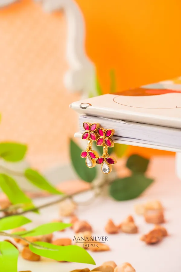 Swarna_Minimalistic_Leaf_Drop_Kundan_Earrings