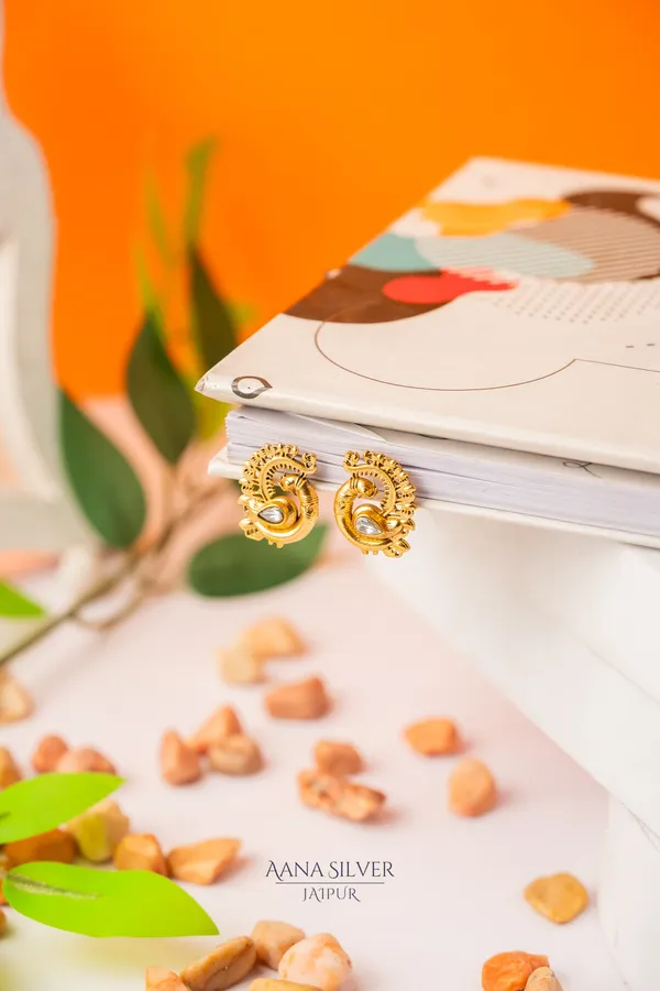 Swarna_Detailed_Kundan_Earrings