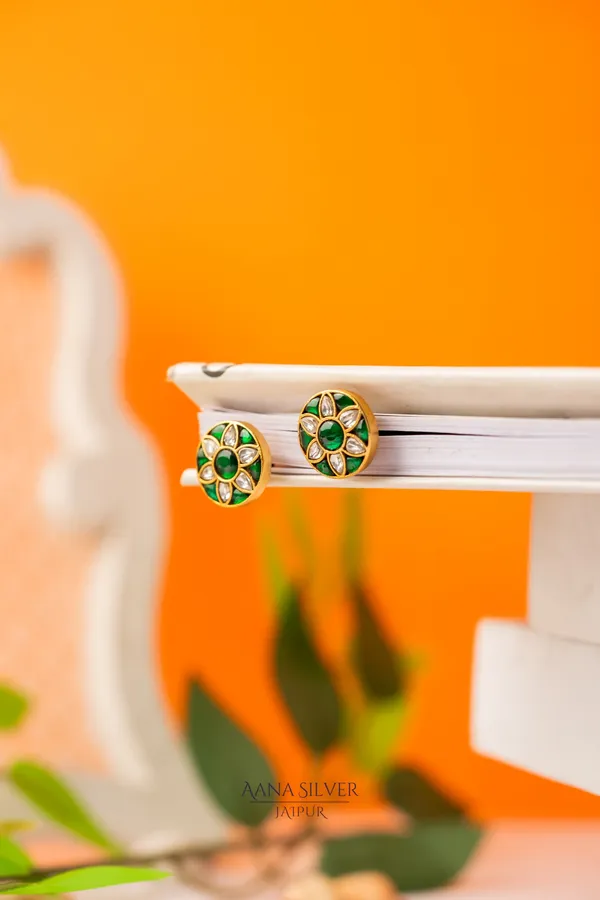 Swarna_Minimalistic_Emerald_Kundan_Earrings