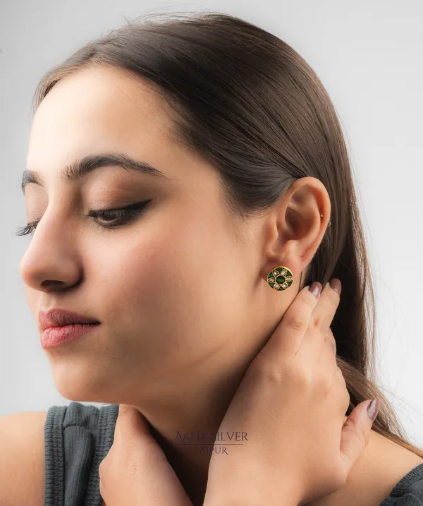 Swarna_Minimalistic_Emerald_Kundan_Earrings