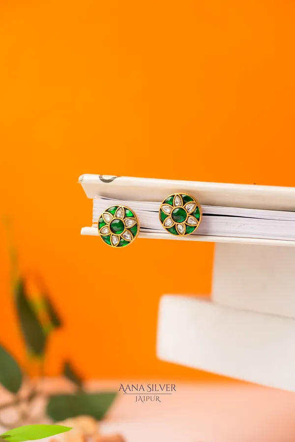 Swarna_Minimalistic_Emerald_Kundan_Earrings