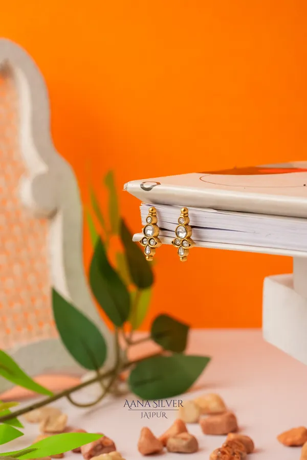 Swarna_Minimalistic_Everyday_Kundan_Earrings