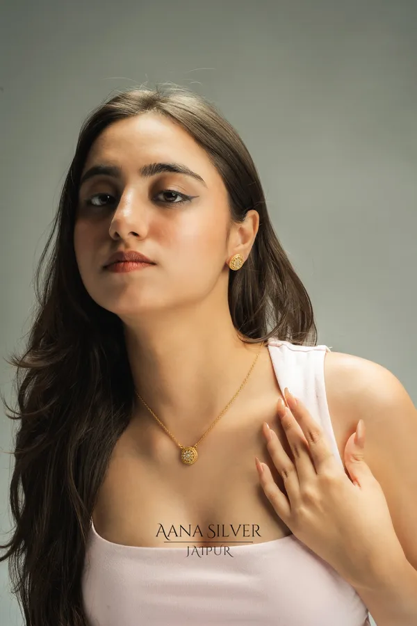 Swarna_Quartz_Intricate_Necklace_Set