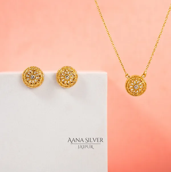 Swarna_Quartz_Intricate_Necklace_Set