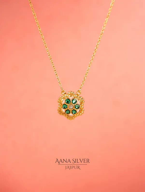 Swarna_Emerald_Quartz_Flower_Necklace_Set