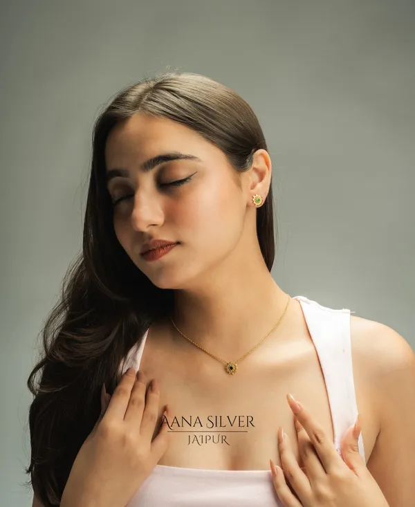 Swarna_Minimalist_Emerald_Necklace_Set