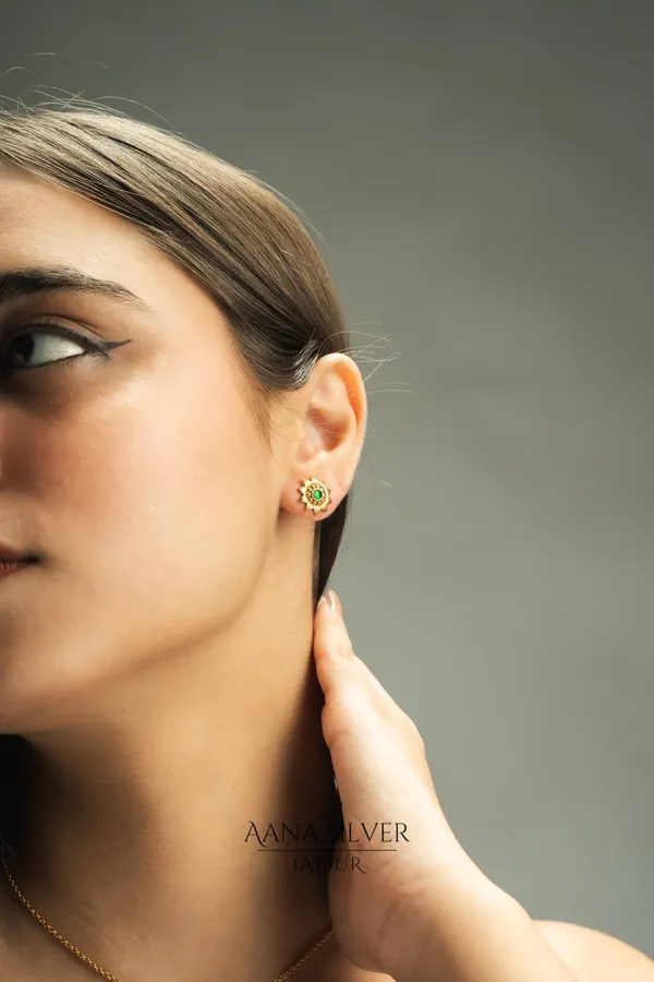 Swarna_Minimalist_Emerald_Necklace_Set