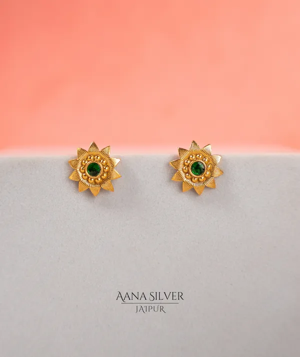 Swarna_Minimalist_Emerald_Necklace_Set