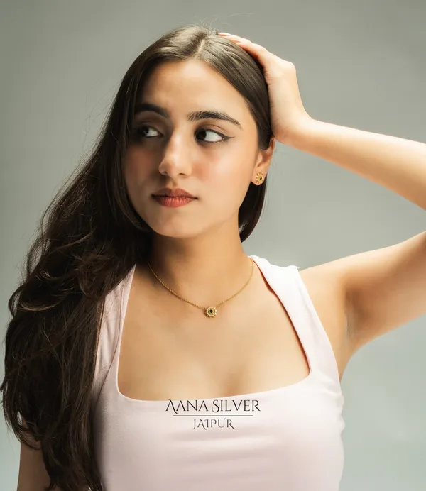 Swarna_Minimalist_Emerald_Necklace_Set