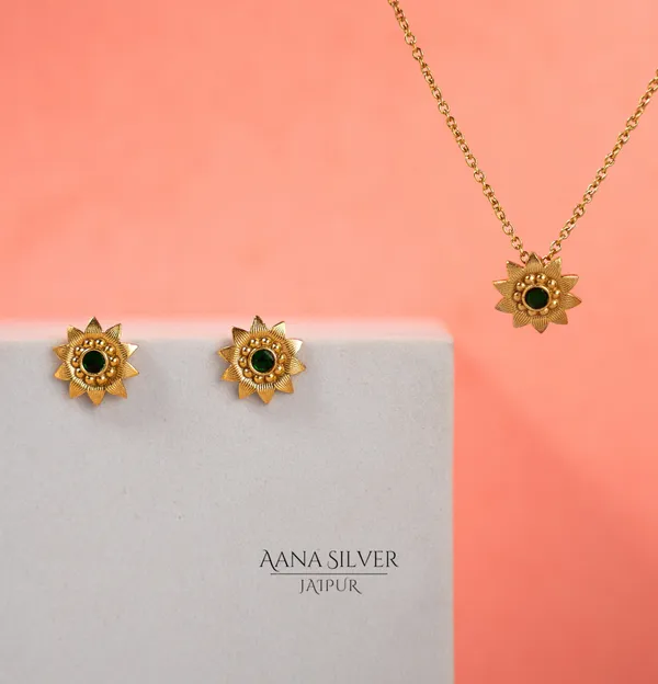 Swarna_Minimalist_Emerald_Necklace_Set