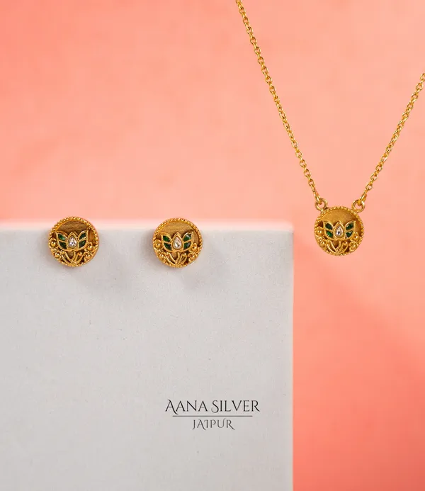 Swarna_Emerald_Quartz_Lotus_Necklace_Set