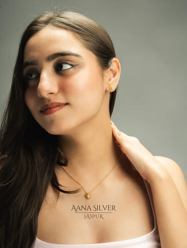 Swarna_Jarkan_Minimalist_Necklace_Set