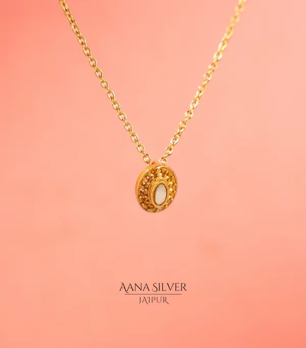 Swarna_Mother_Of_Pearls_Minimalist_Necklace_Set