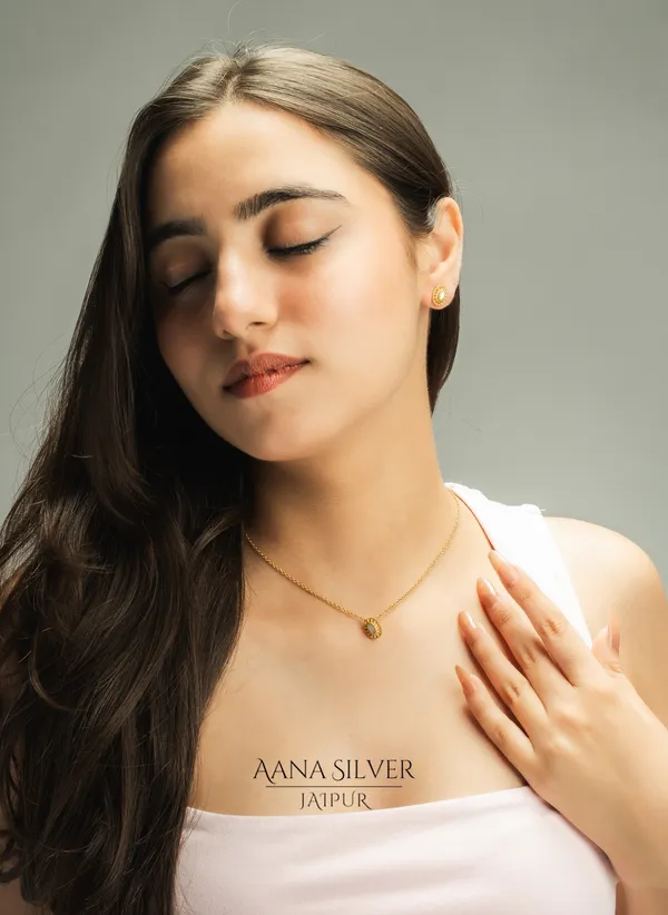 Swarna_Mother_Of_Pearls_Minimalist_Necklace_Set