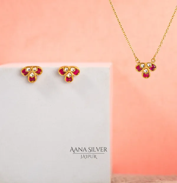 Swarna_Jarkan_Ruby_Triple_Leaf_Necklace_Set