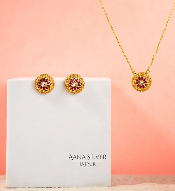 Swarna_Ruby_Zircon_Embossed_Necklace_Set