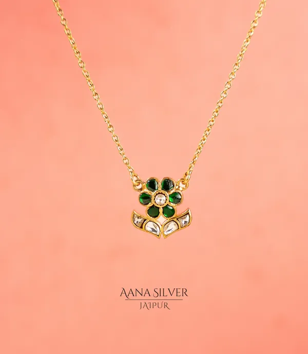Swarna_Zircon_Emerald_Flower_Necklace