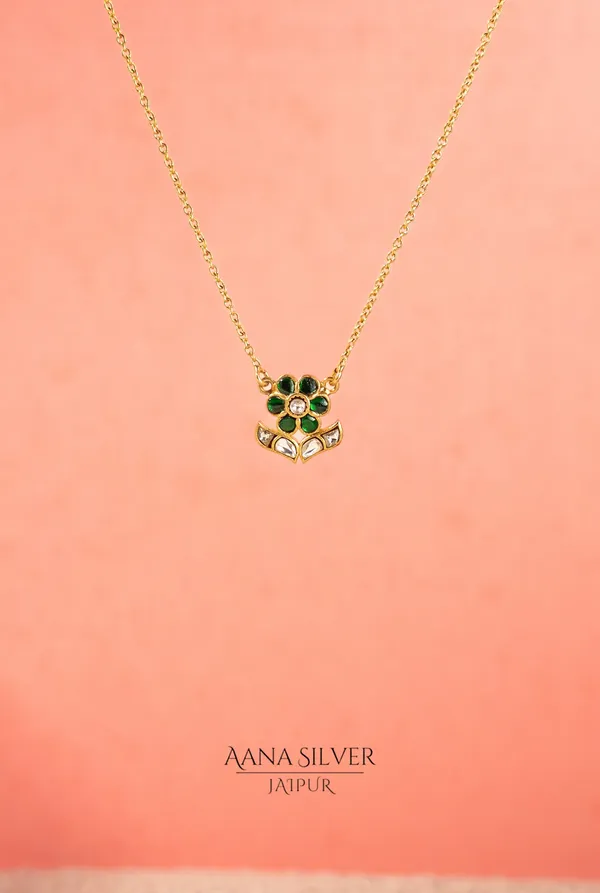 Swarna_Zircon_Emerald_Flower_Necklace