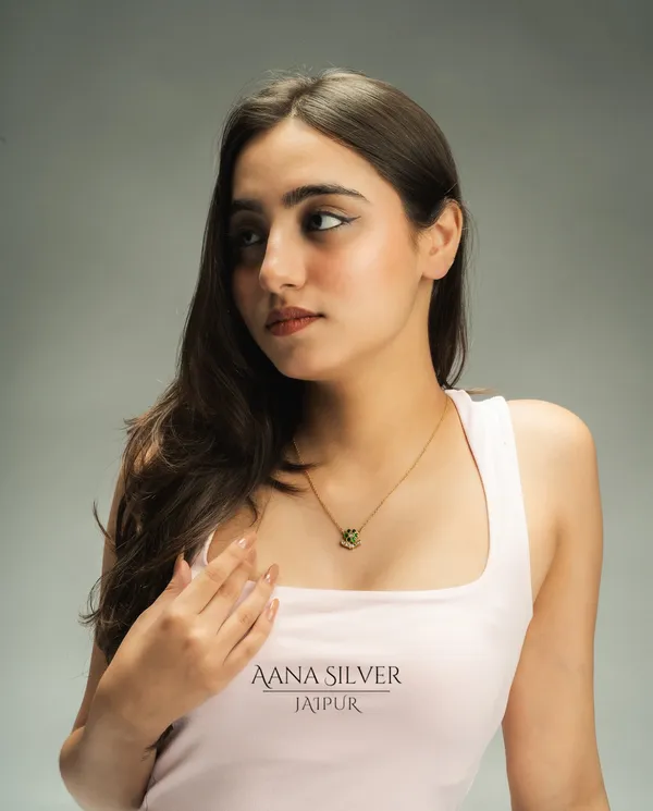 Swarna_Zircon_Emerald_Flower_Necklace