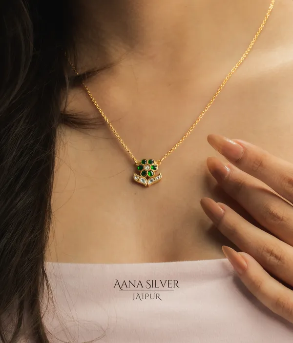 Swarna_Zircon_Emerald_Flower_Necklace