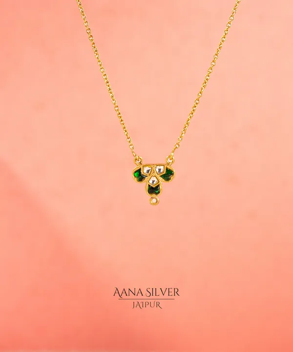 Swarna_Zircon_Emerald_Triple_Leaf_Necklace_Set