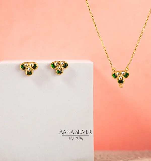 Swarna_Zircon_Emerald_Triple_Leaf_Necklace_Set