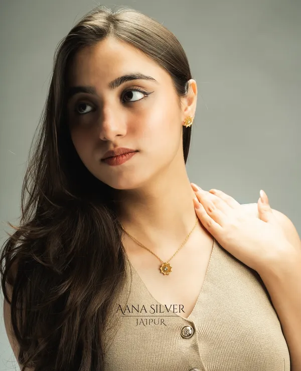 Swarna_Minimalist_Zircon_Flower_Necklace_Set